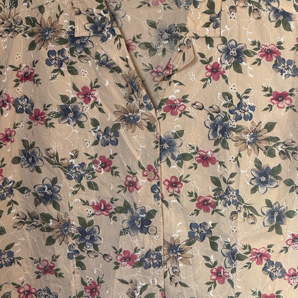 BOBBIE BROOKS VINTAGE TOP SIZE 26W/28W. FLORAL EYELET BUTTON DOWN, SHORT SLEEVE - Picture 9 of 14